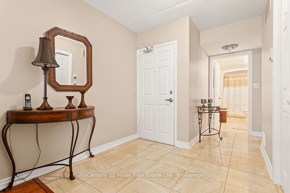 1450 Bishops Gate 111, Oakville, ON L6M 4N1 – photo 2