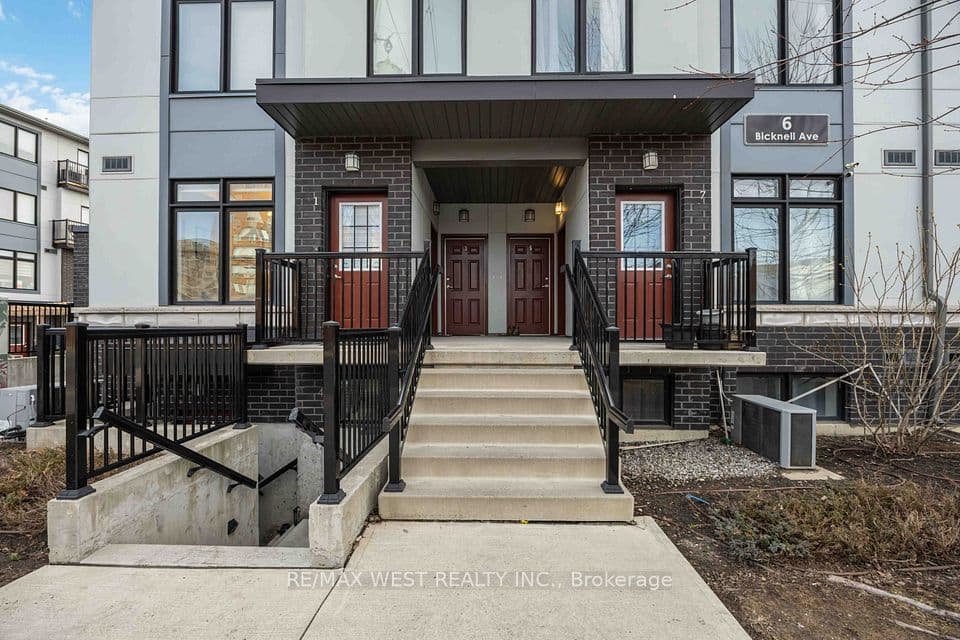 6 Bicknell Avenue 1, Toronto, ON M6M 0B4 – photo 3