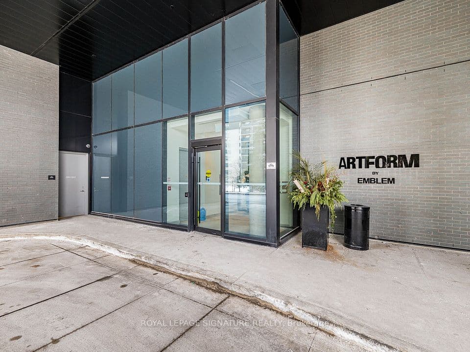 86 Dundas Street E 622, Mississauga, ON L5A 0B1 – photo 2
