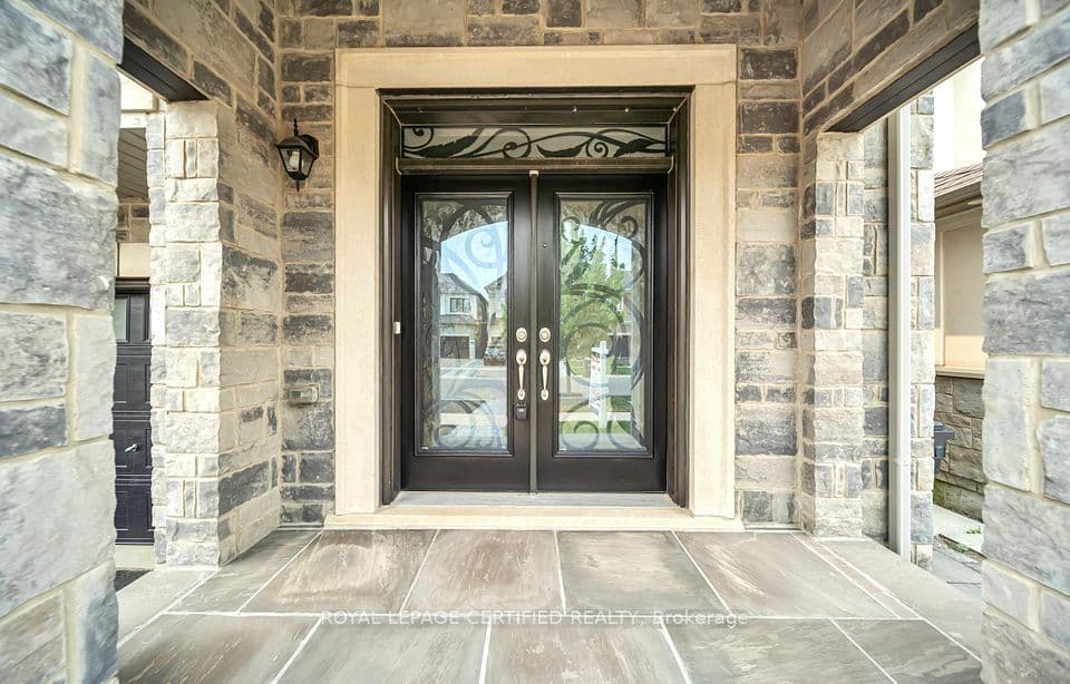 18 Vineyard Drive, Brampton, ON L6Y 2A5 – photo 3
