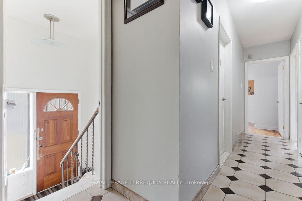 21 Buckland Road, Toronto, ON M3L 1V9 – photo 3