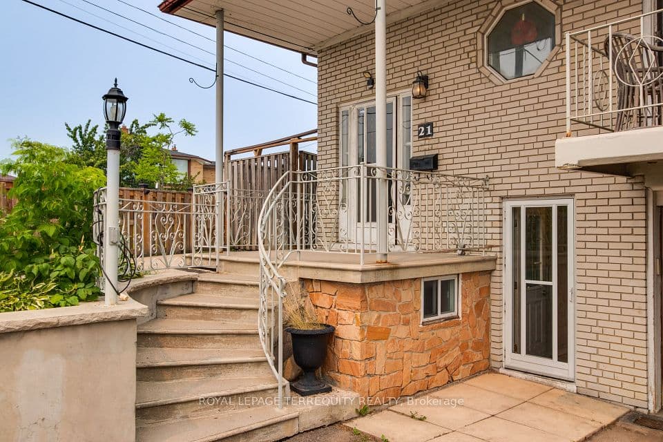 21 Buckland Road, Toronto, ON M3L 1V9 – photo 2