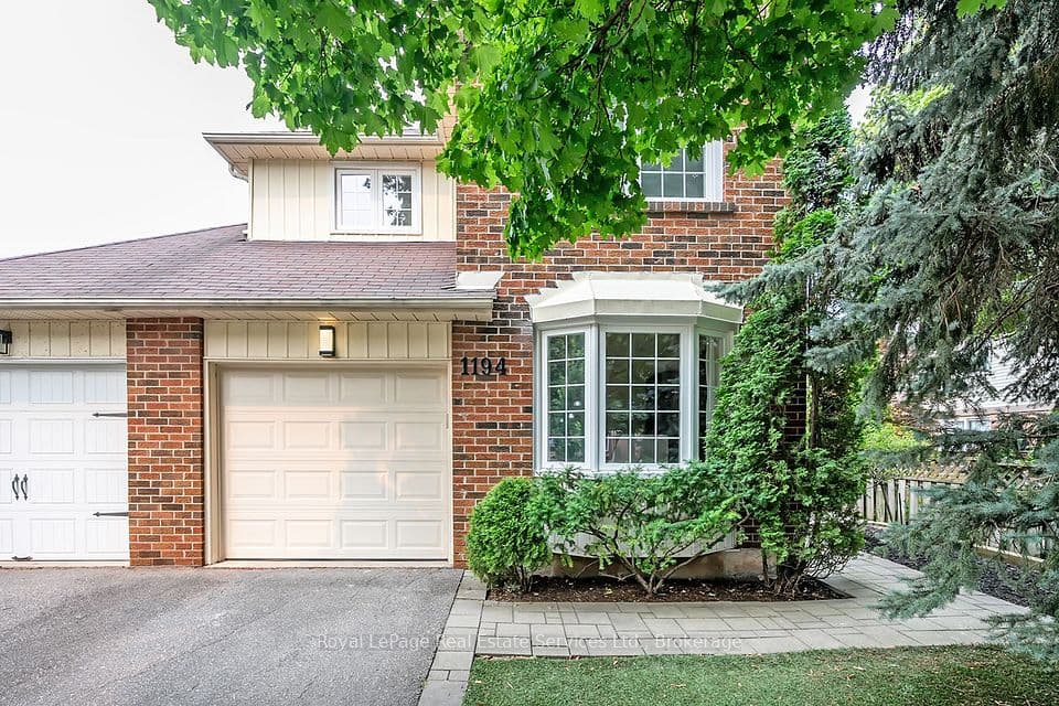 1194 Potters Wheel Crescent, Oakville, ON L6M 1J2 – main photo