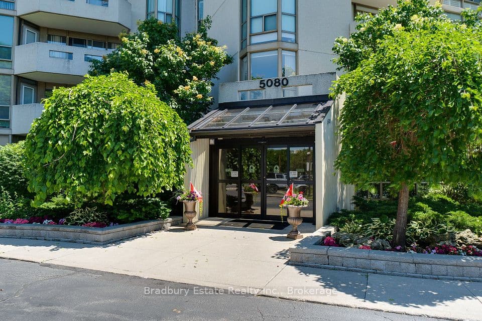 5080 Pinedale Avenue N 203, Burlington, ON L7L 5V7 – main photo