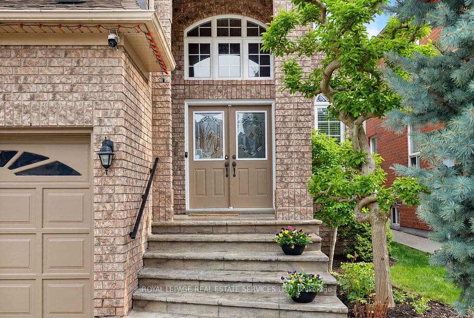 2252 Foxfield Road, Oakville, ON L6M 4C5 – photo 2