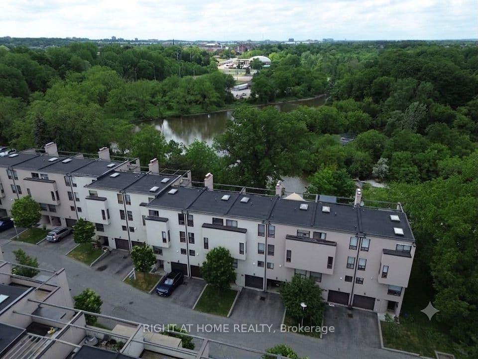 24 REID Drive 8, Mississauga, ON L5M 2A6 – photo 2