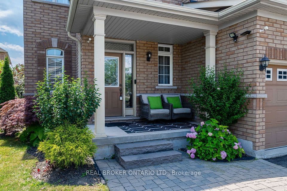 636 Serafini Crescent, Milton, ON L9T 7P1 – photo 3
