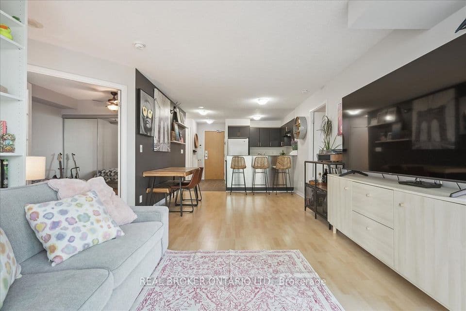 185 Legion Road N 608, Toronto, ON M8Y 0A1 – main photo