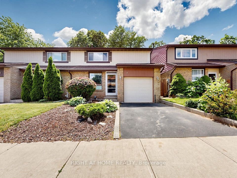 1580 Lancaster Drive 2, Oakville, ON L6H 2Z5 – main photo
