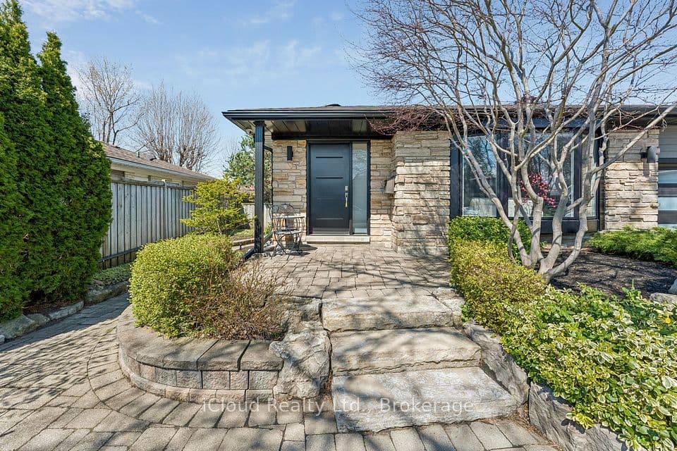 43 Ferndale Crescent, Brampton, ON L6W 1G1 – photo 2