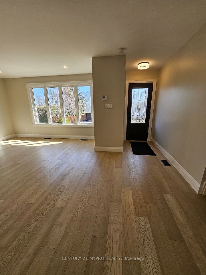 2135 Cobblestone Drive, Burlington, ON L7P 3K2 – photo 2