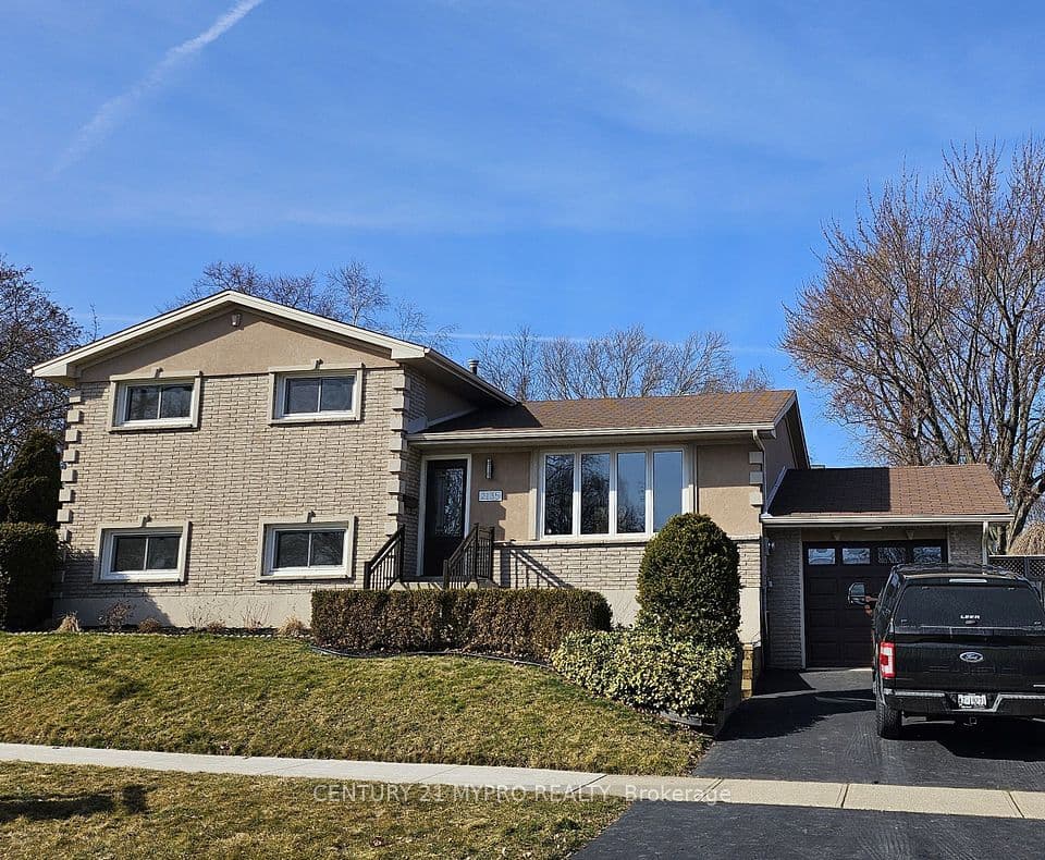 2135 Cobblestone Drive, Burlington, ON L7P 3K2 – main photo