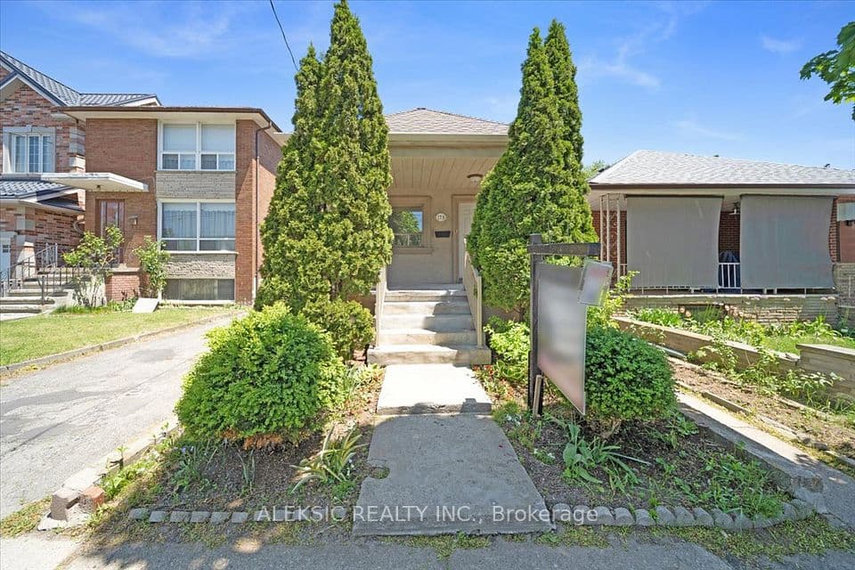 179 Thirtieth Street, Toronto, ON M8W 3C6 – main photo