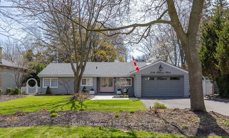 3136 Princess Boulevard, Burlington, ON L7N 1G4 – main photo