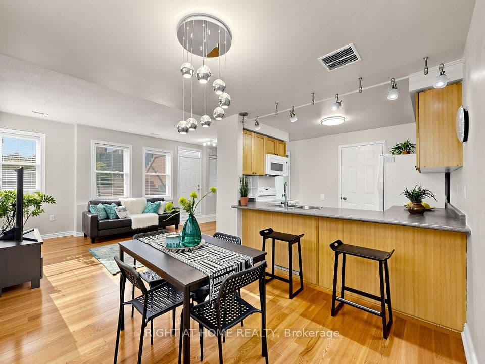 760 Lawrence Avenue W 76, Toronto, ON M6A 3E7 – main photo