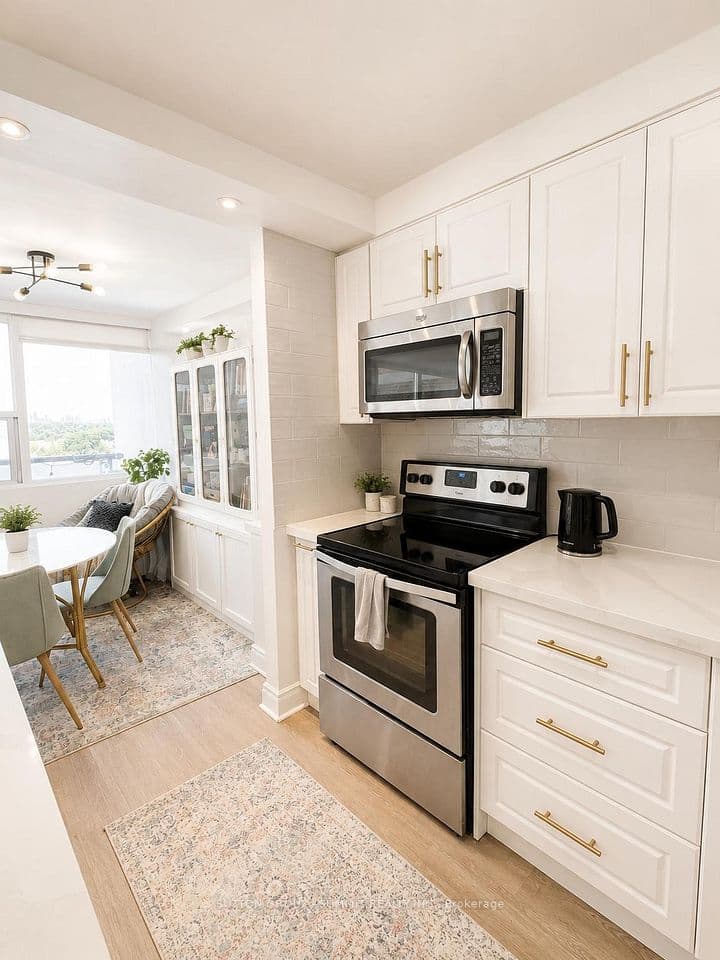 2121 Roche Court 514, Mississauga, ON L5K 2C7 – photo 3