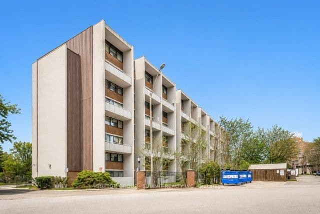 2121 Roche Court 514, Mississauga, ON L5K 2C7 – main photo