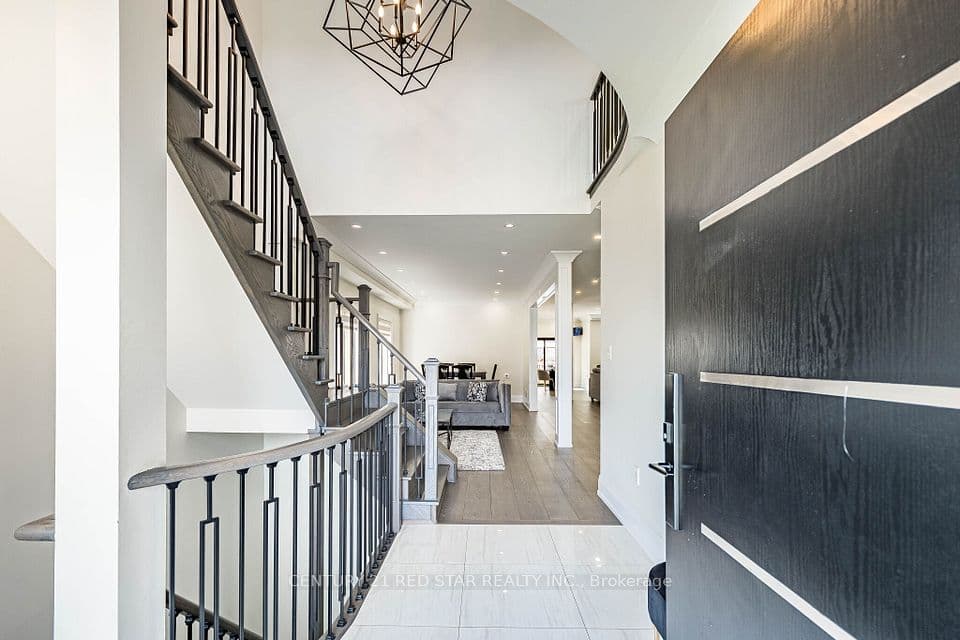 396 Derrydale Drive, Mississauga, ON L5W 0E1 – photo 3