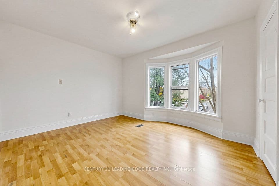1132 DUFFERIN Street, Toronto, ON M6H 4B6 – photo 3