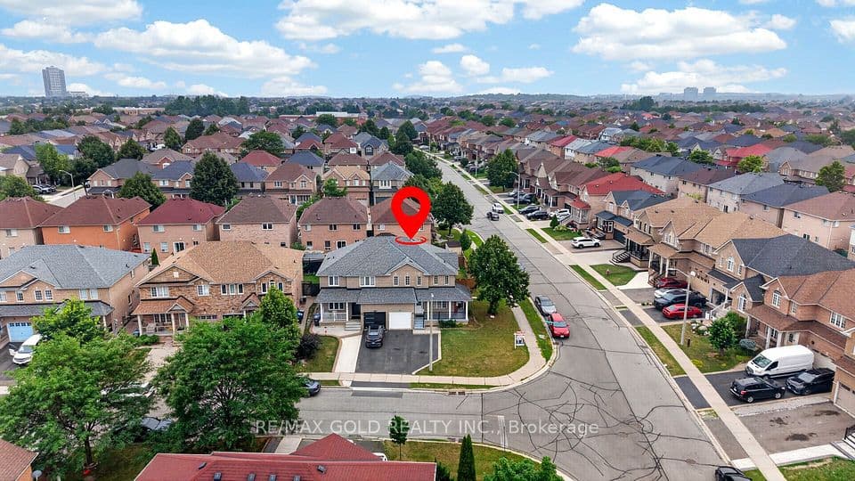 52 Junction Crescent, Brampton, ON L7A 2G9 – photo 2