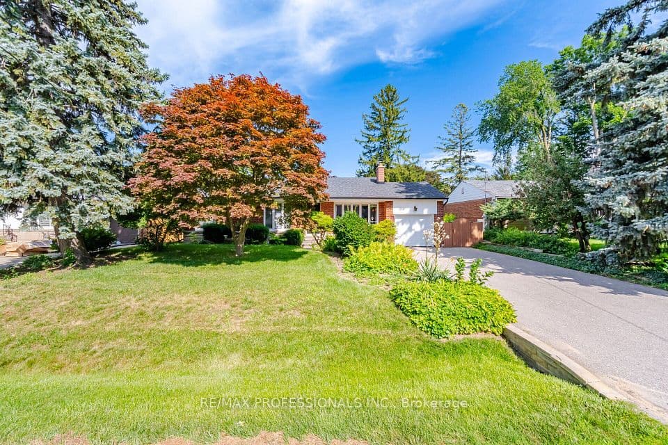 1453 Glenwatson Drive, Mississauga, ON L5E 2V8 – main photo