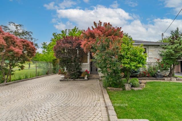 87 Hullmar Drive, Toronto, ON M3N 2E2 – photo 2