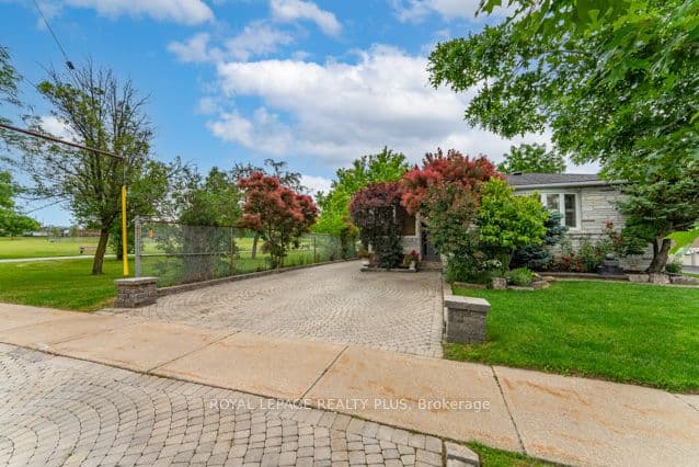 87 Hullmar Drive, Toronto, ON M3N 2E2 – photo 3