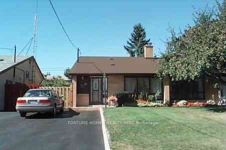 30 Dombey Road, Toronto, ON M3L 1N9 – main photo