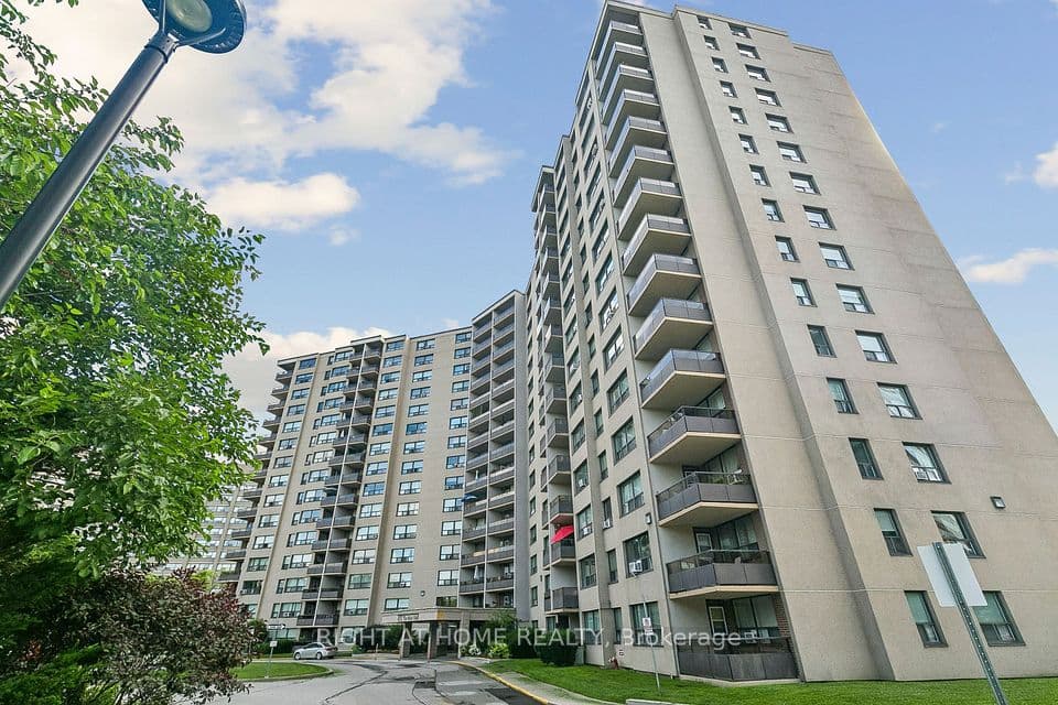 451 The West Mall 807, Toronto, ON M9C 1G1 – main photo
