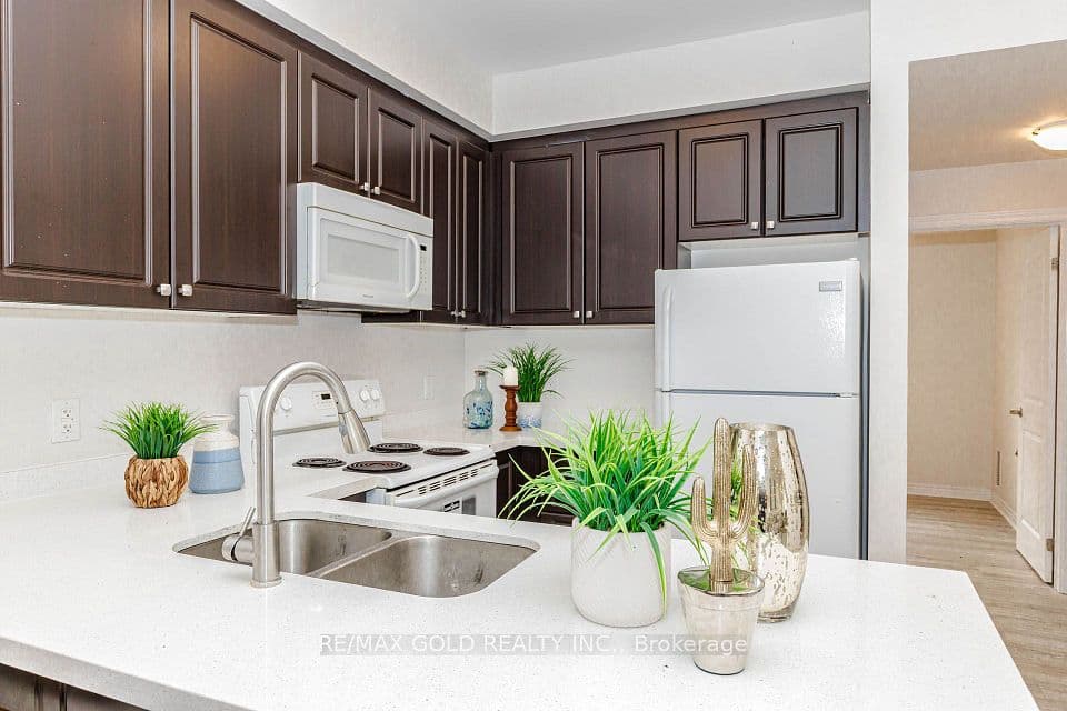 276 Gatwick Drive 205, Oakville, ON L6H 7K3 – photo 2