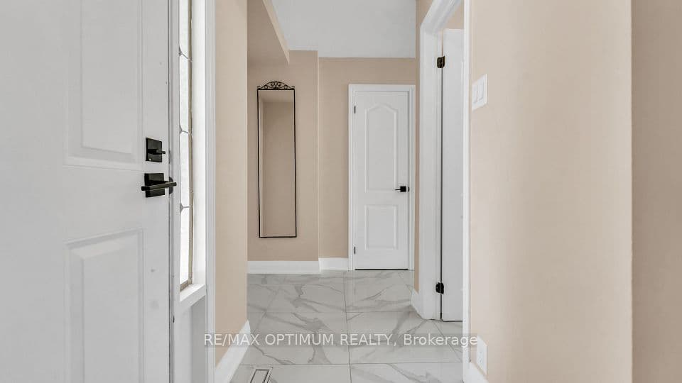 4 Lawnview Court, Brampton, ON L7G 1T4 – photo 3