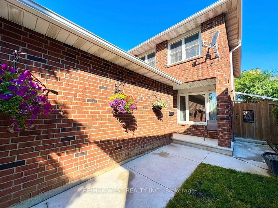 40 Maplehurst Square, Brampton, ON L6Z 1J6 – photo 3