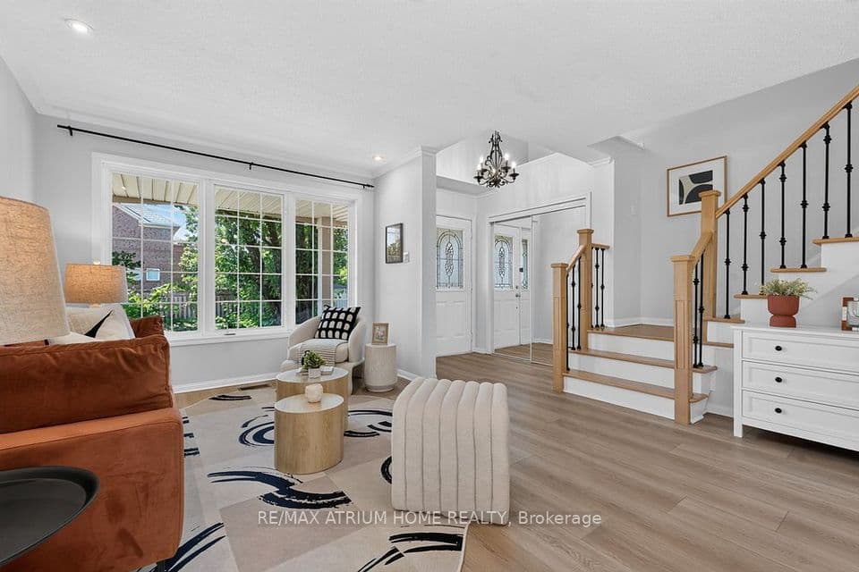 2293 Oakhaven Drive, Oakville, ON L6M 3Y9 – main photo