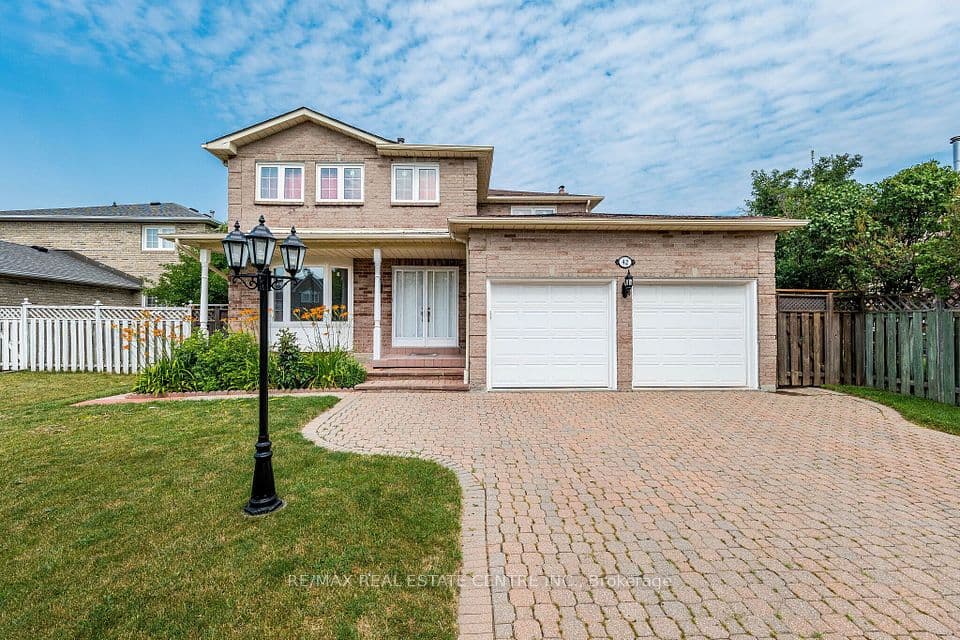 42 Lafleur Court, Brampton, ON L6Y 3L7 – main photo