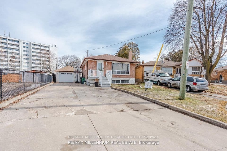 13 Cumberland Drive, Brampton, ON L6V 1W5 – main photo