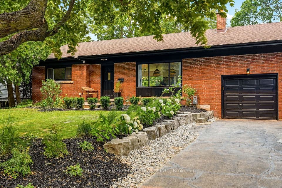 271 Linden Avenue, Burlington, ON L7L 2P4 – main photo
