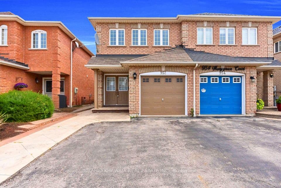 952 Marygrace Court, Mississauga, ON L5V 2V7 – photo 3