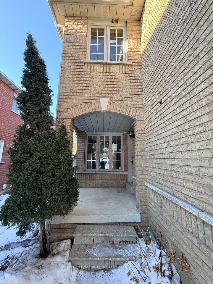 137 Pressed Brick Drive, Brampton, ON L6V 4K5 – main photo