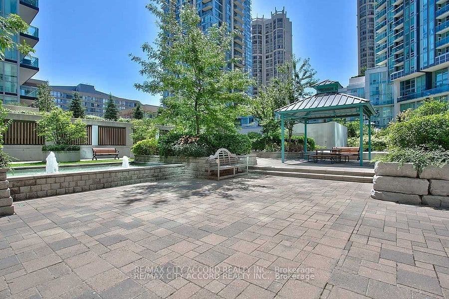 220 Burnhamthorpe Road W 1801, Mississauga, ON L5B 4N4 – photo 2