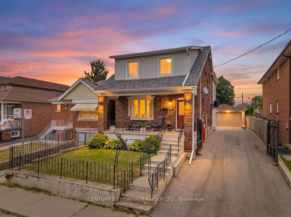 33 Sanderstead Avenue, Toronto, ON M6E 4X6 – main photo