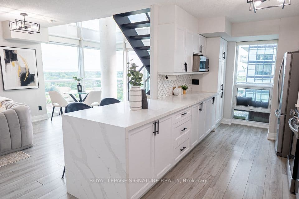 155 Legion Road N 1905, Toronto, ON M8Y 0A7 – photo 3