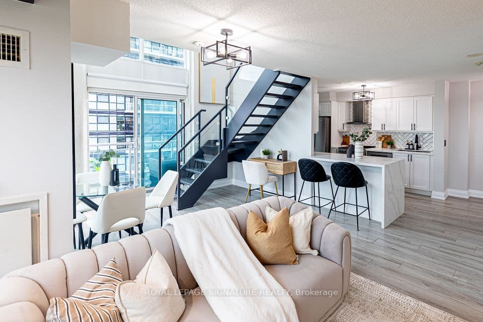 155 Legion Road N 1905, Toronto, ON M8Y 0A7 – main photo