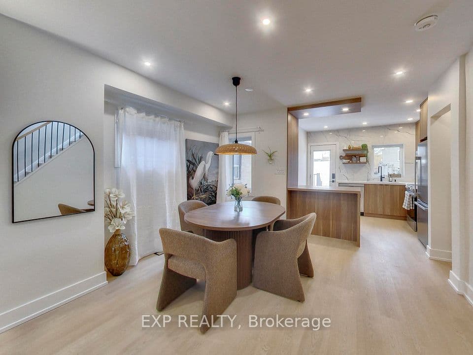 37 Gilbert Avenue, Toronto, ON M6E 4W2 – main photo