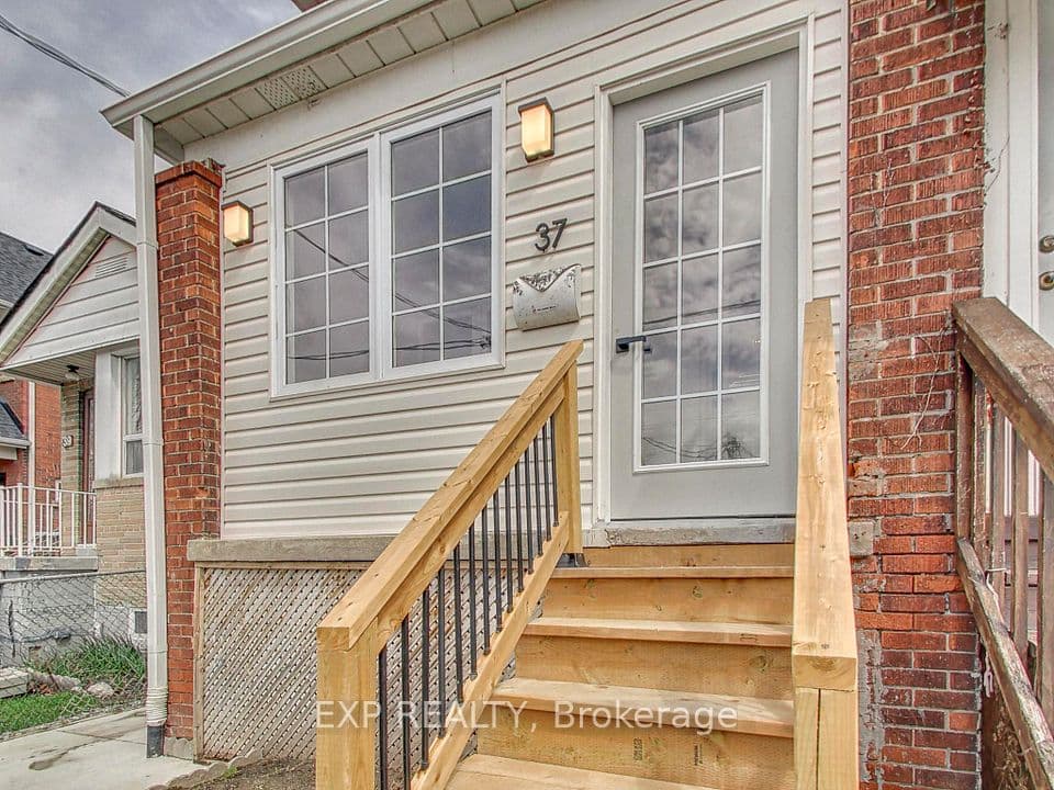 37 Gilbert Avenue, Toronto, ON M6E 4W2 – photo 2