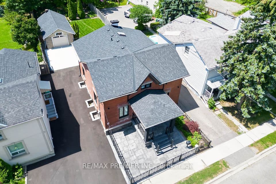 21 Elizabeth Street N, Brampton, ON L6X 1S1 – photo 2