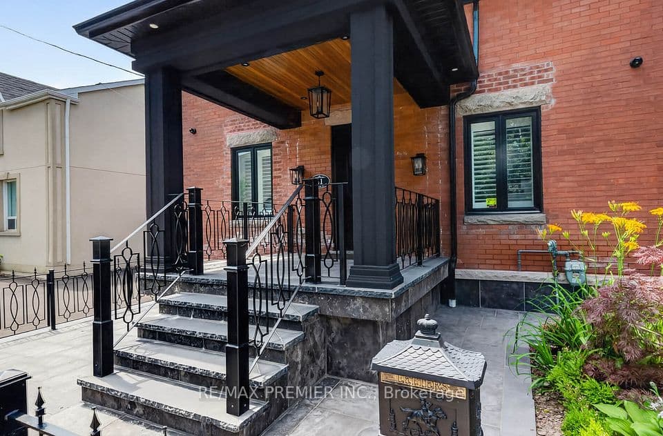 21 Elizabeth Street N, Brampton, ON L6X 1S1 – photo 3