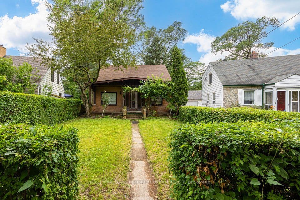 7 Saunders Crescent, Toronto, ON M8Y 2P7 – main photo