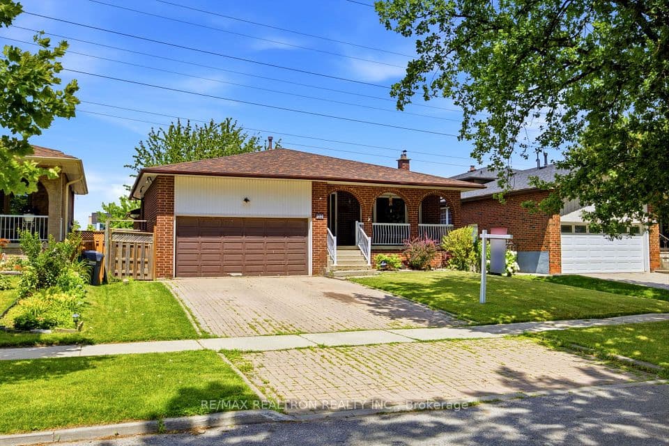 1199 Melton Drive, Mississauga, ON L4Y 4A9 – main photo