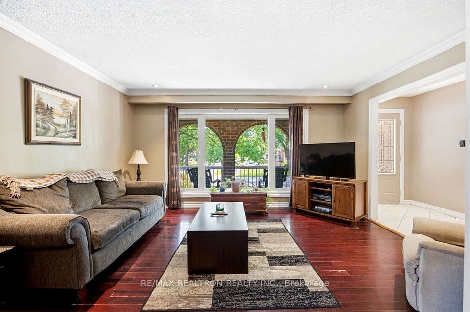1199 Melton Drive, Mississauga, ON L4Y 4A9 – photo 2