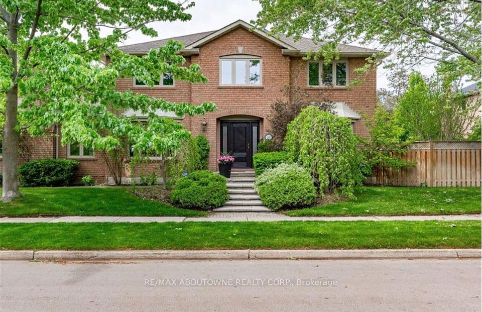 500 Blenheim Crescent, Oakville, ON L6J 6P7 – main photo